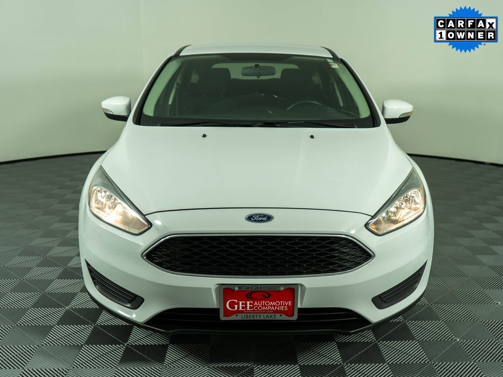2015 Ford Focus SE photo 2