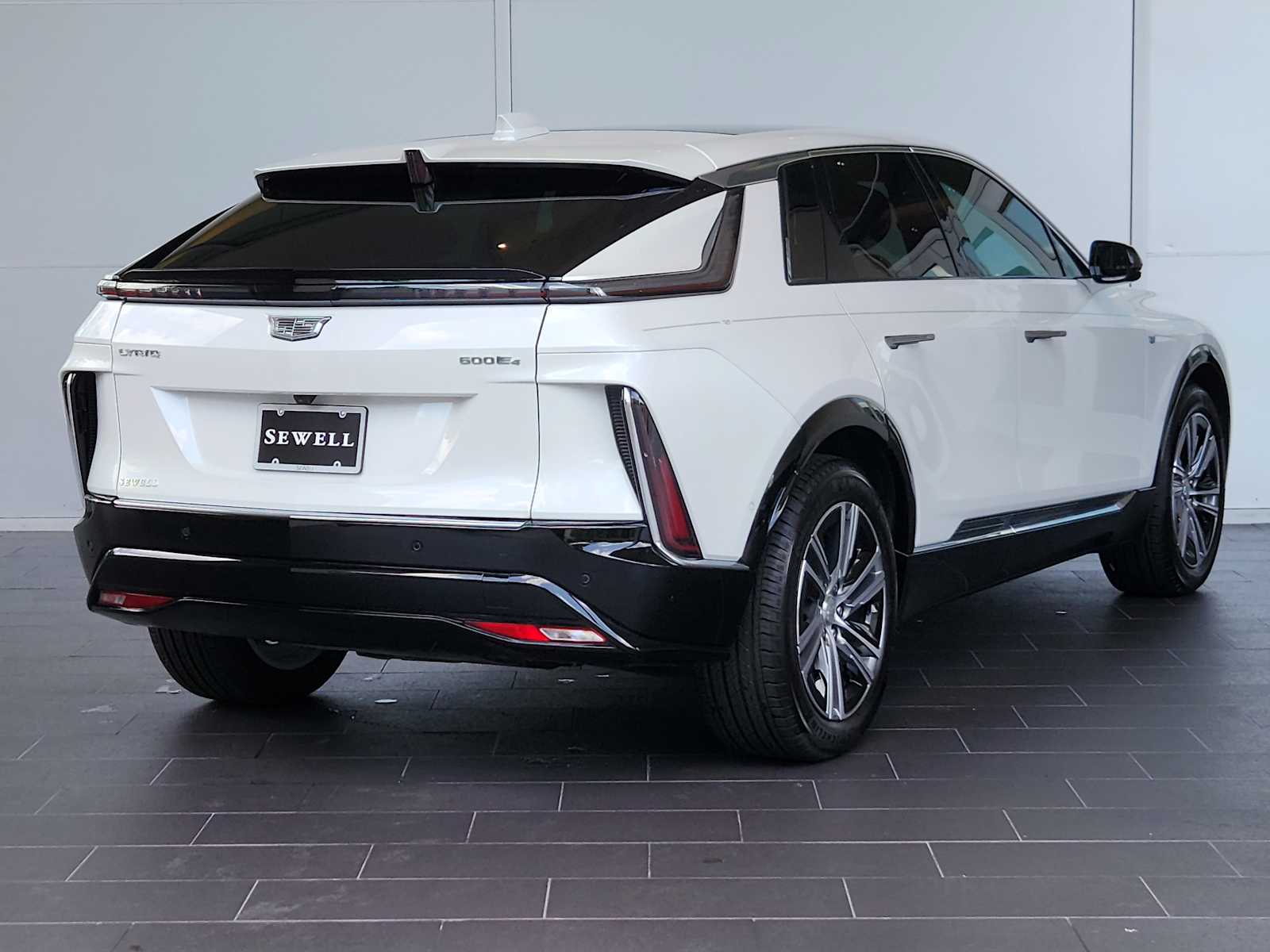 2025 Cadillac Lyriq Luxury photo 3