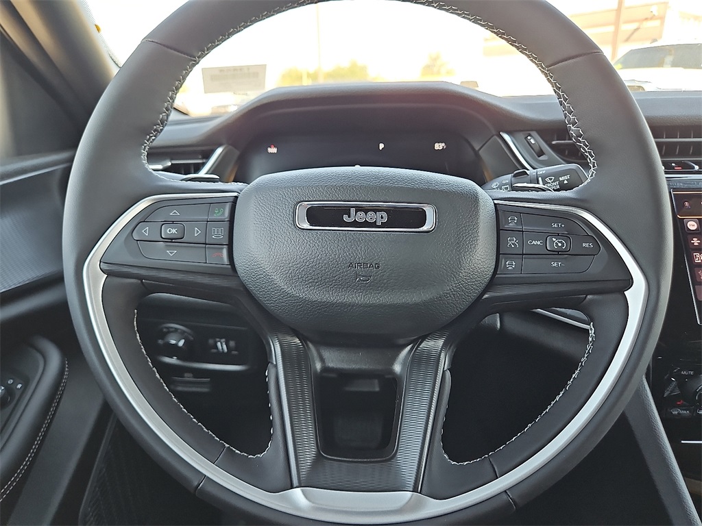 2025 Jeep Grand Cherokee Altitude photo 16