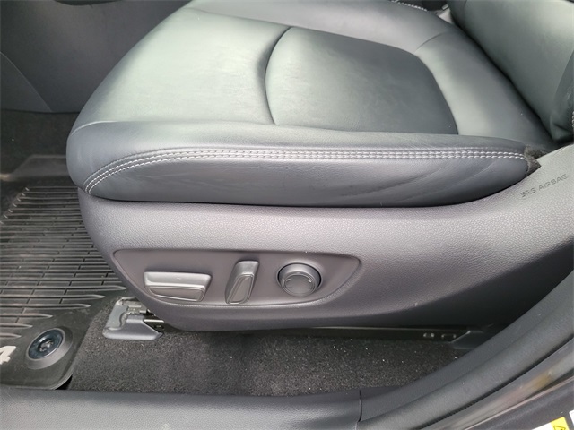 2019 Toyota RAV4 XLE Premium photo 10