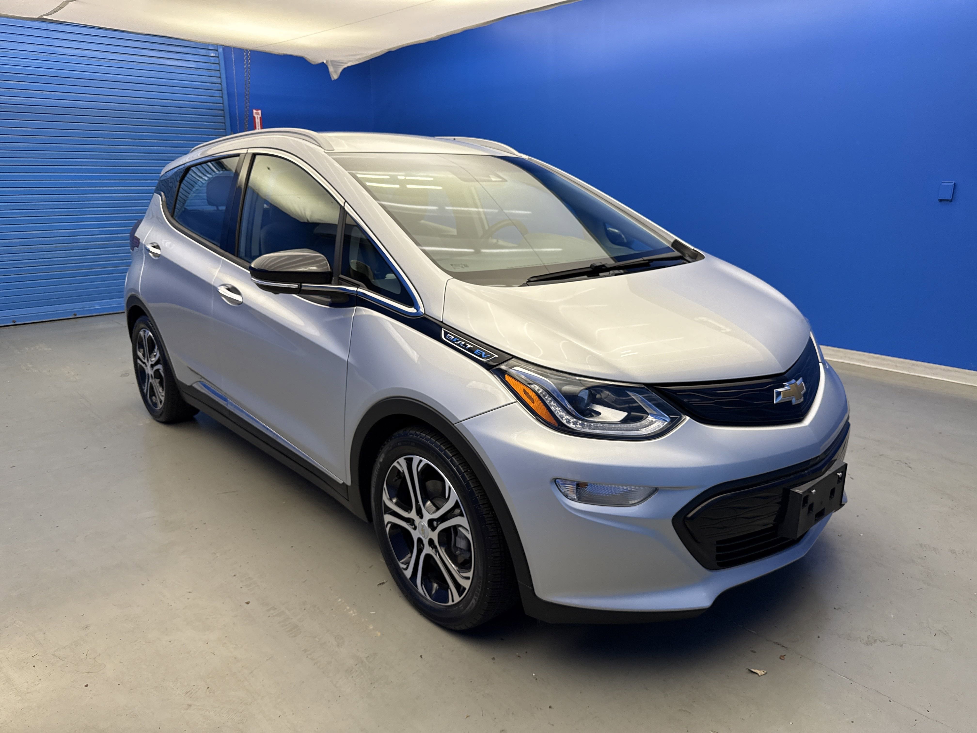 Used 2020 Chevrolet Bolt EV Premier with VIN 1G1FZ6S05L4144181 for sale in Jeffersontown, KY