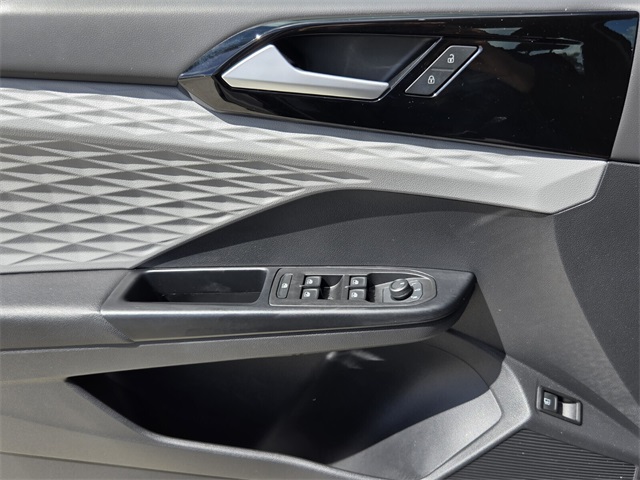 2022 Volkswagen Taos S photo 25