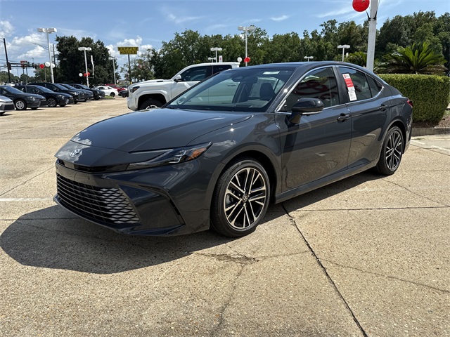 2025 Toyota Camry XLE photo 7