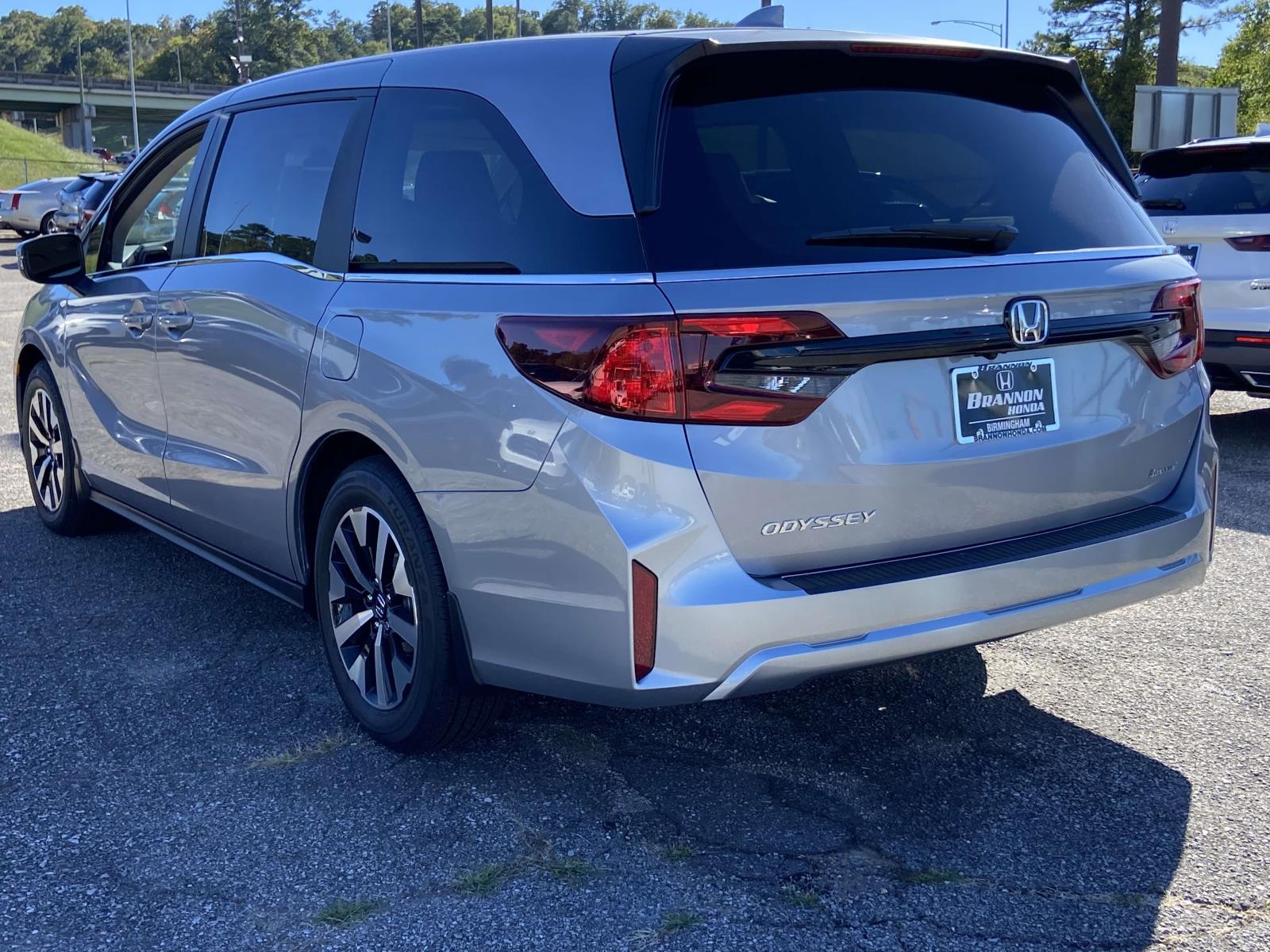 2026 Honda Odyssey EX-L photo 3