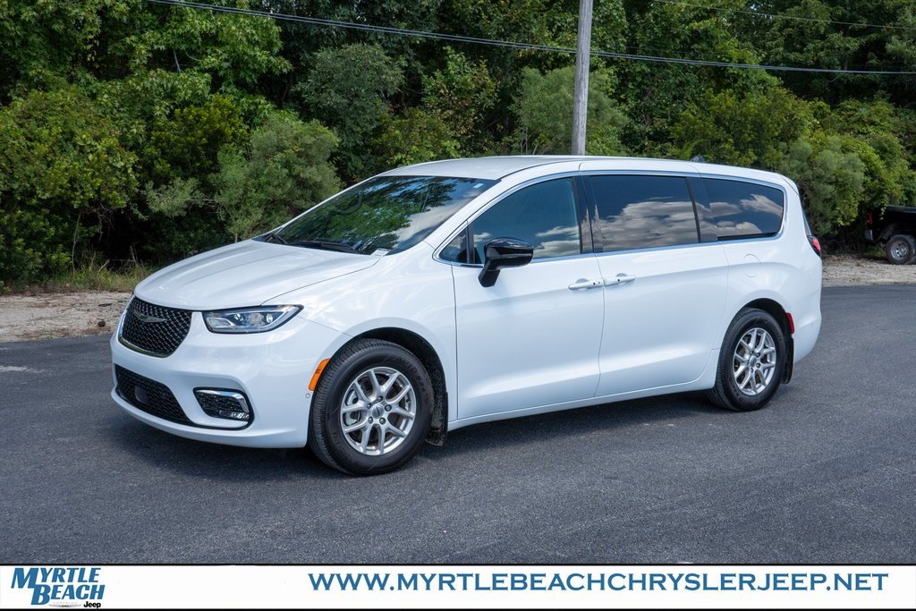2025 Chrysler Pacifica photo 2