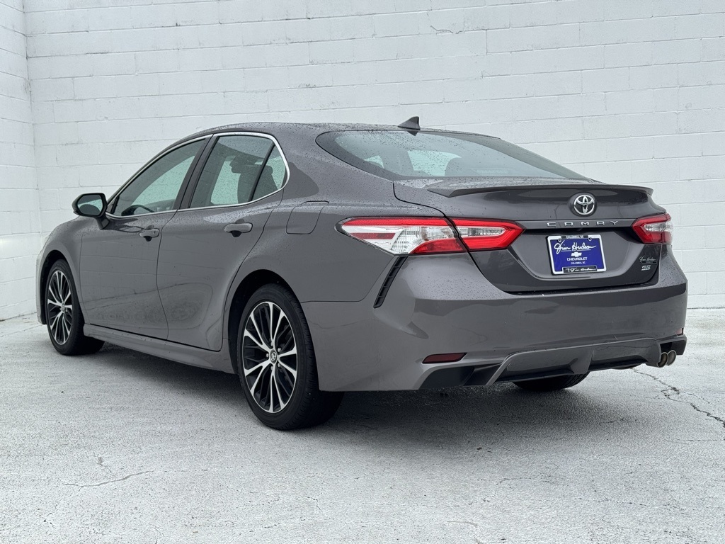 2020 Toyota Camry SE photo 10