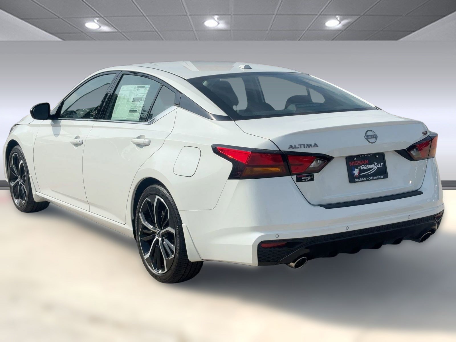 2025 Nissan Altima SR photo 3