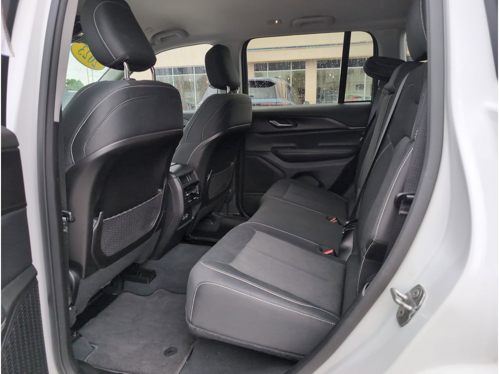 2023 Jeep Grand Cherokee Laredo photo 28