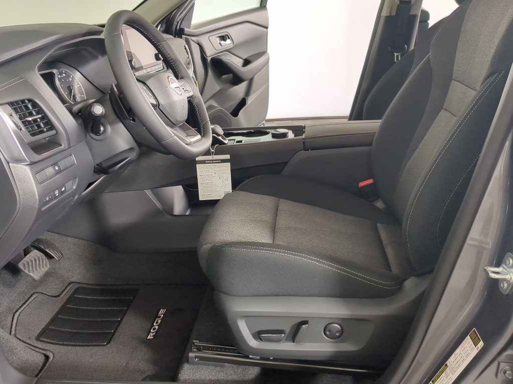 2026 Nissan Rogue SV photo 7