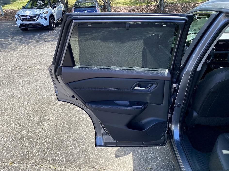 2023 Nissan Rogue SV photo 16