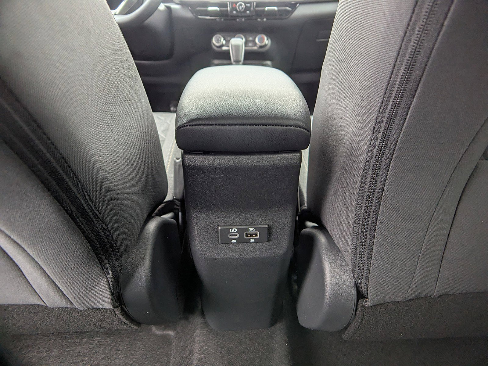 2025 Nissan Kicks SV photo 4