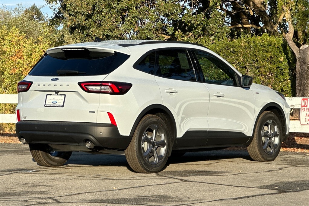 2025 Ford Escape Hybrid ST-Line photo 2