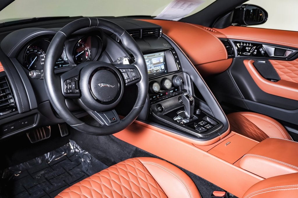 2017 Jaguar F-TYPE SVR photo 17
