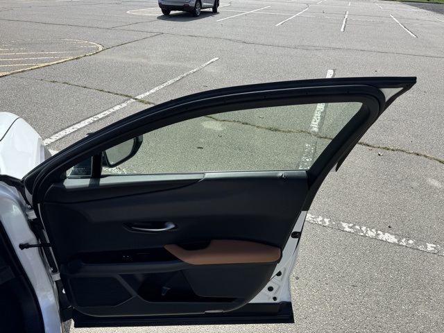 2020 Lexus UX 200 Premium photo 13