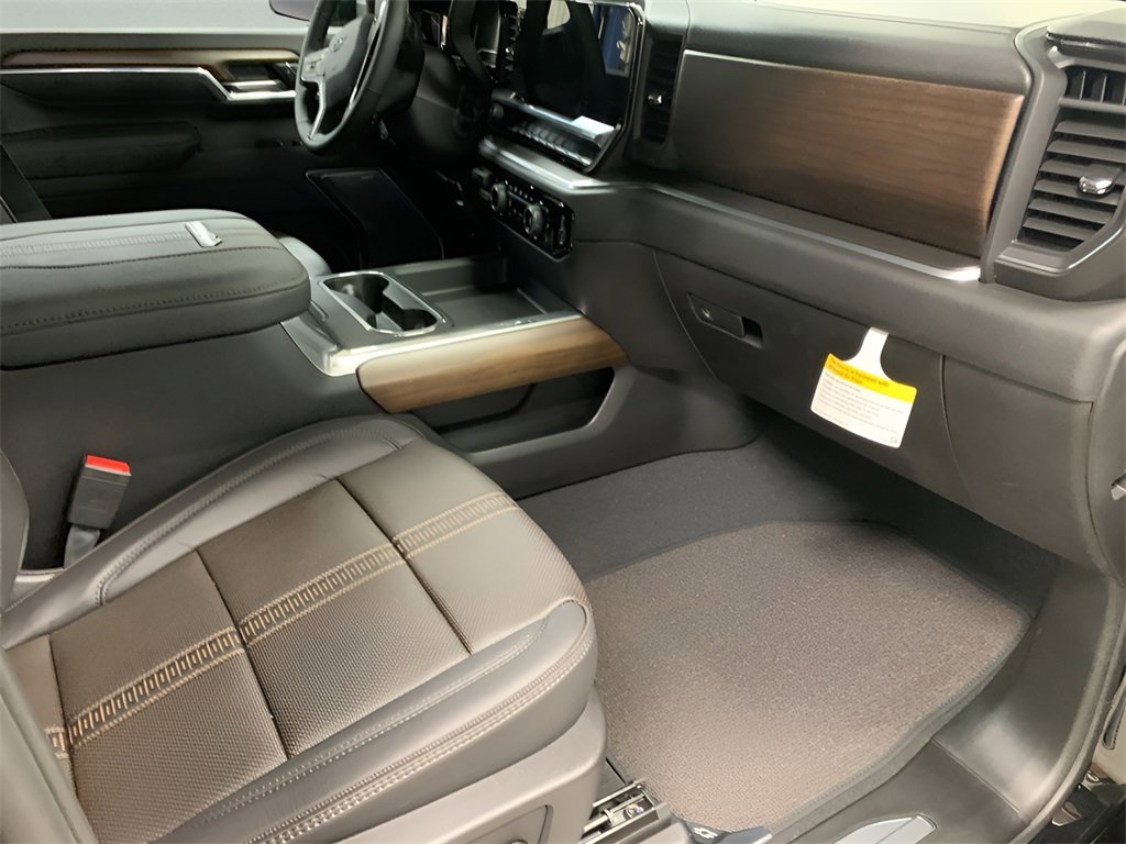 2025 Chevrolet Silverado 2500HD High Country photo 12