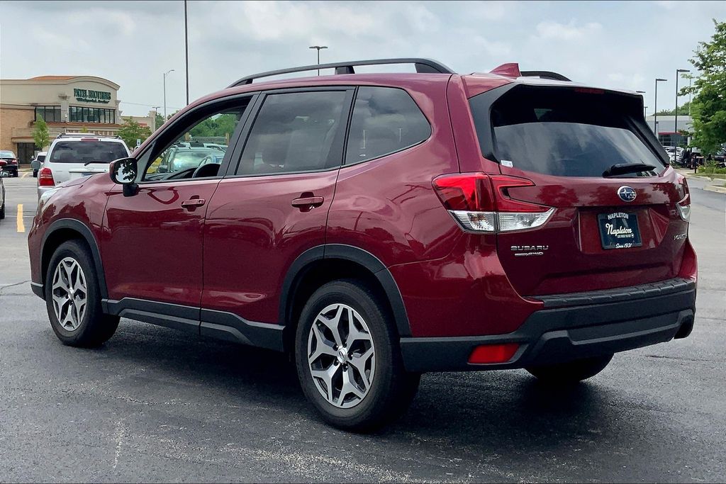 2020 Subaru Forester Premium photo 4