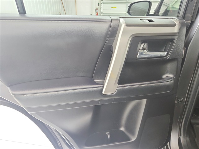 2020 Toyota 4Runner SR5 photo 30