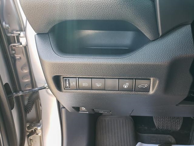 2022 Toyota RAV4 Hybrid XLE Premium photo 10