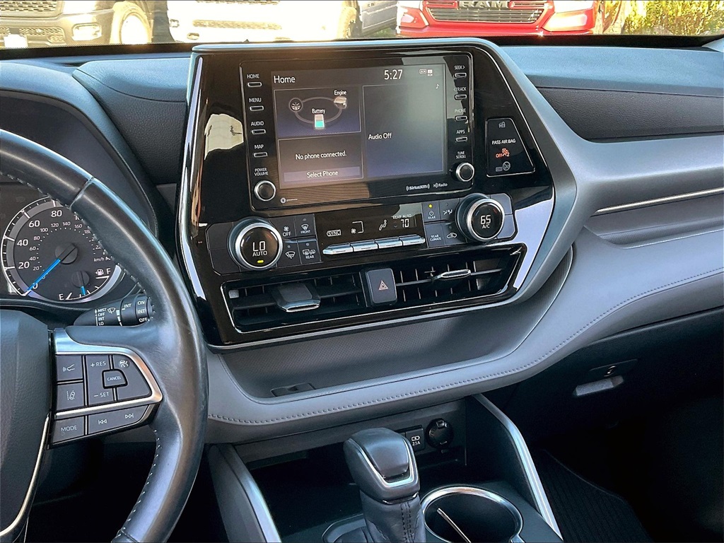 2020 Toyota Highlander Hybrid LE photo 18