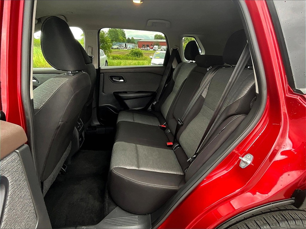 2023 Nissan Rogue SV photo 11