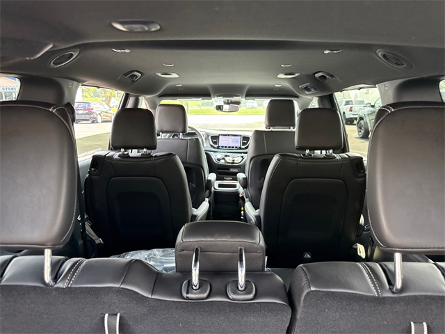 2025 Chrysler Pacifica photo 30