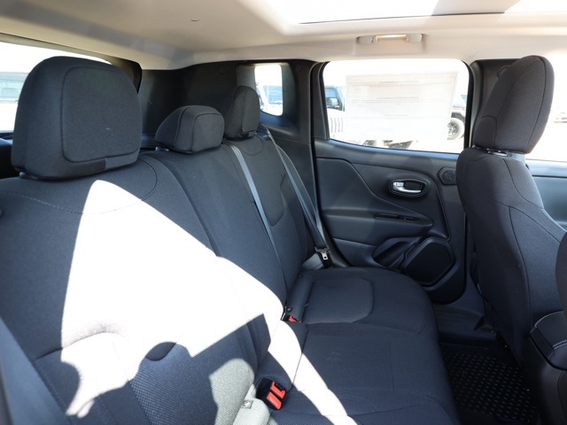 New 2023 Black Clear-Coat Exterior Paint Jeep Latitude image 17