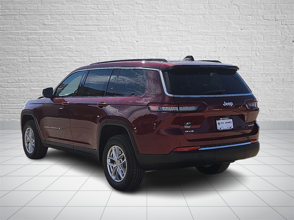 2025 Jeep Grand Cherokee Laredo photo 3