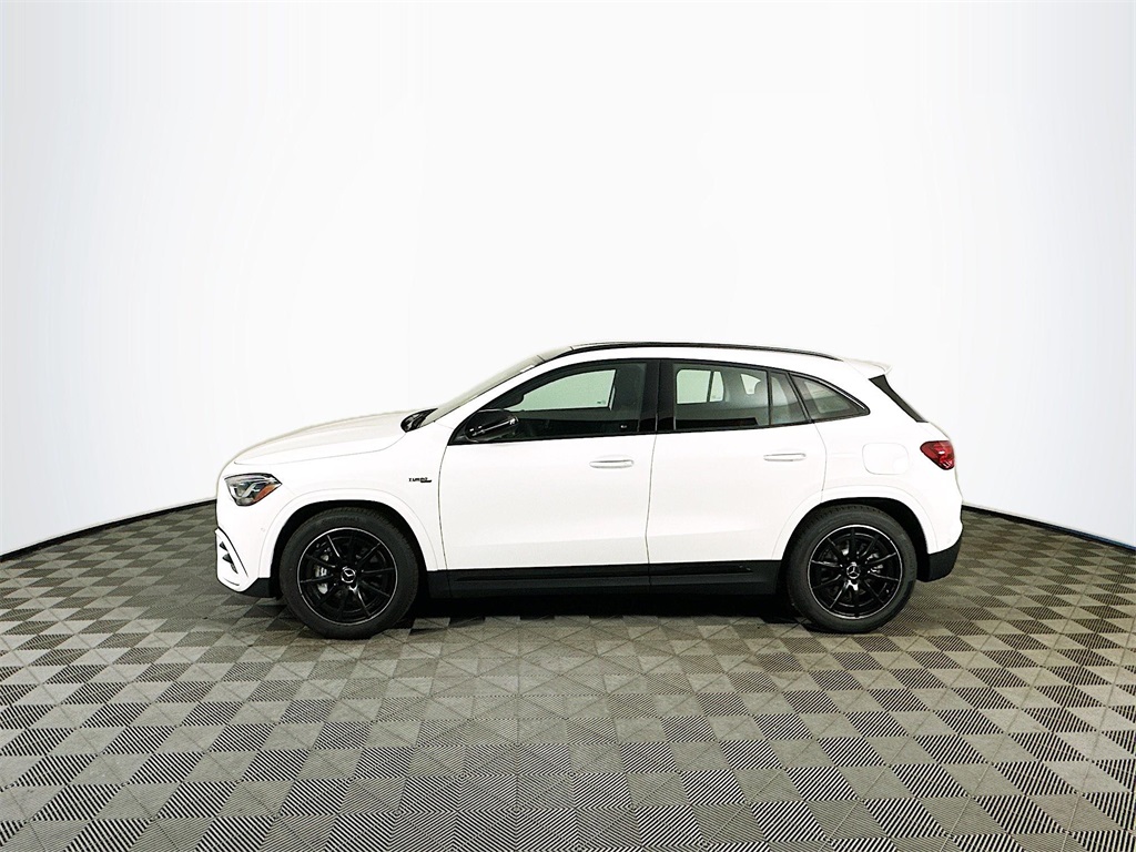 2026 Mercedes Benz GLA 35 AMG 4MATIC photo 4