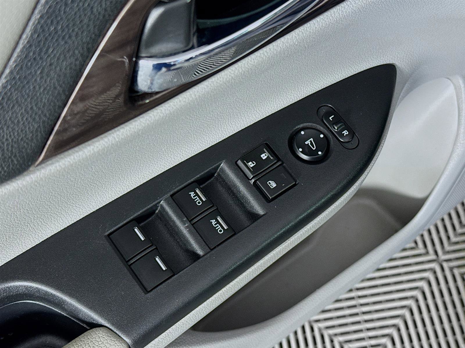 2016 Honda Accord EX-L photo 17