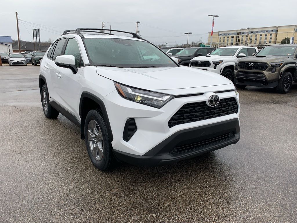 2025 Toyota RAV4 Hybrid XLE photo 2