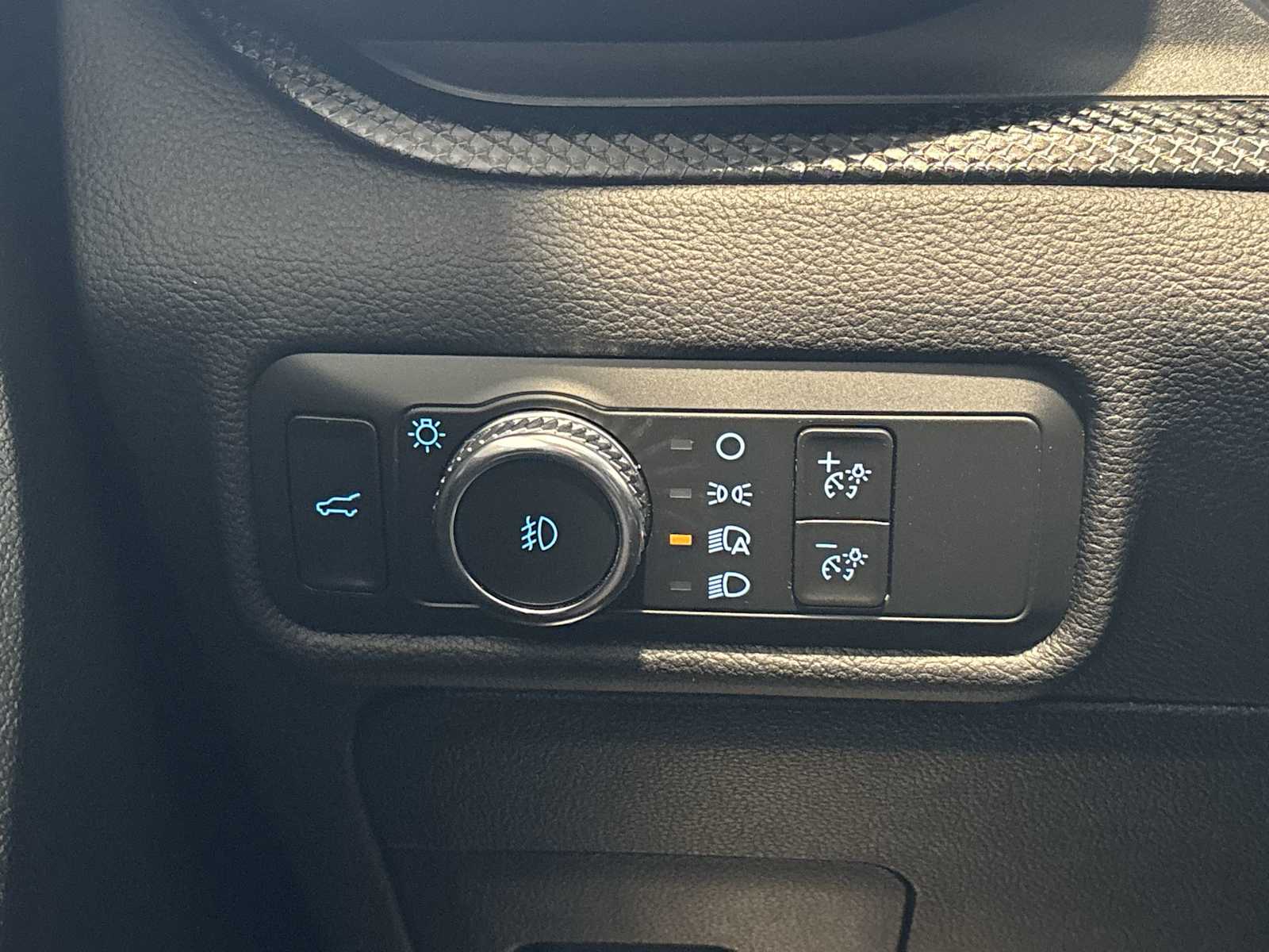 2022 Ford Explorer ST-Line photo 15