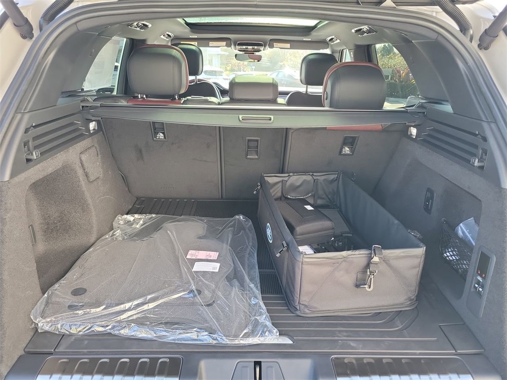 2025 Land Rover Range Rover Sport SE photo 8