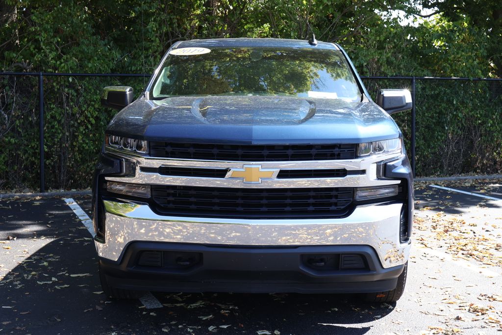 2019 Chevrolet Silverado 1500 LT photo 2