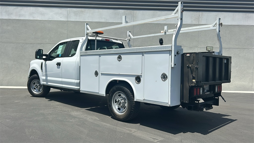 2021 Ford F-350 photo 4