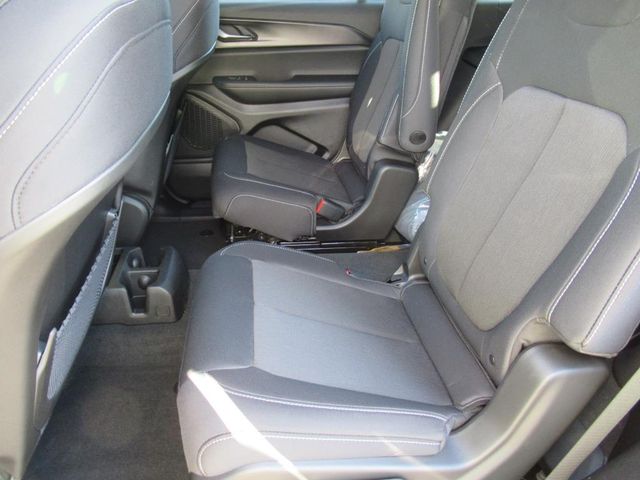 2025 Jeep Grand Cherokee Laredo photo 25