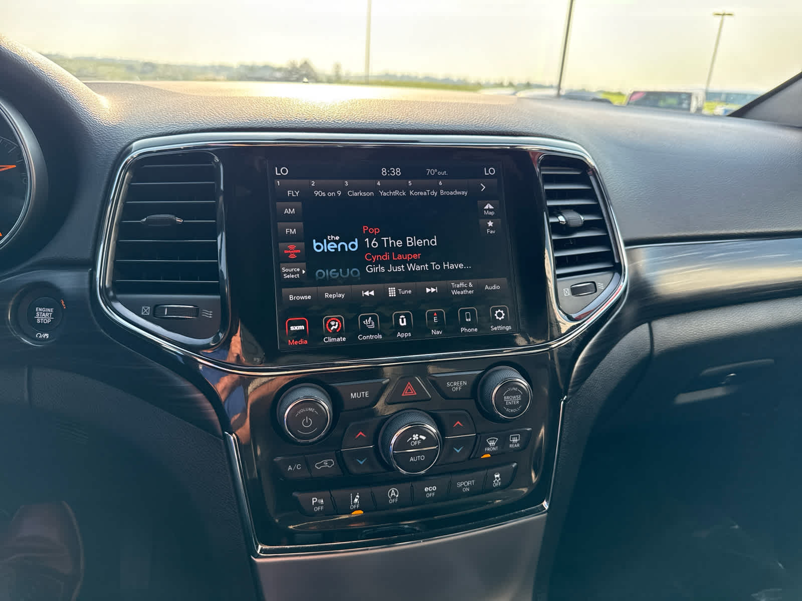 2021 Jeep Grand Cherokee Laredo X photo 23