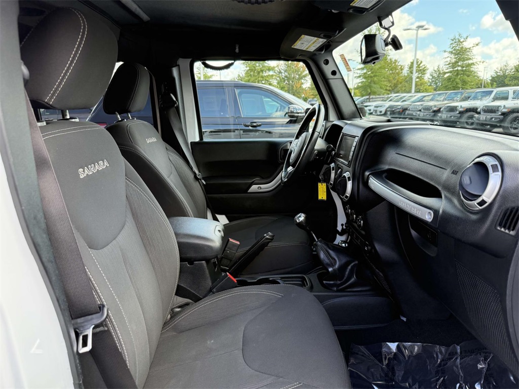 2017 Jeep Wrangler Unlimited Sahara photo 15