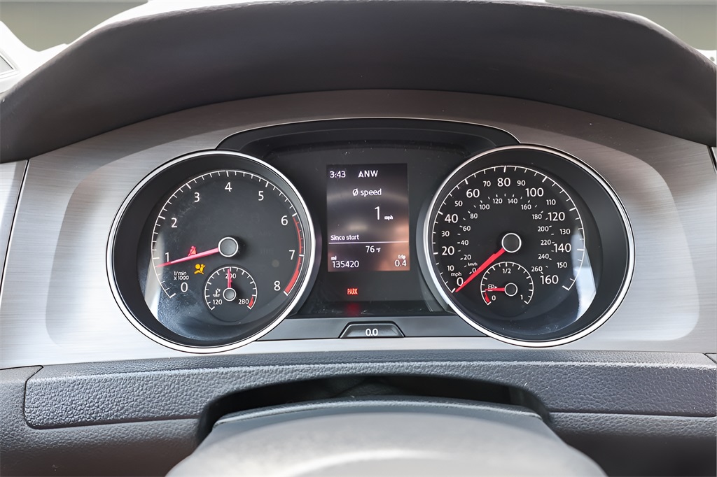 2017 Volkswagen Golf Wolfsburg Edition photo 11