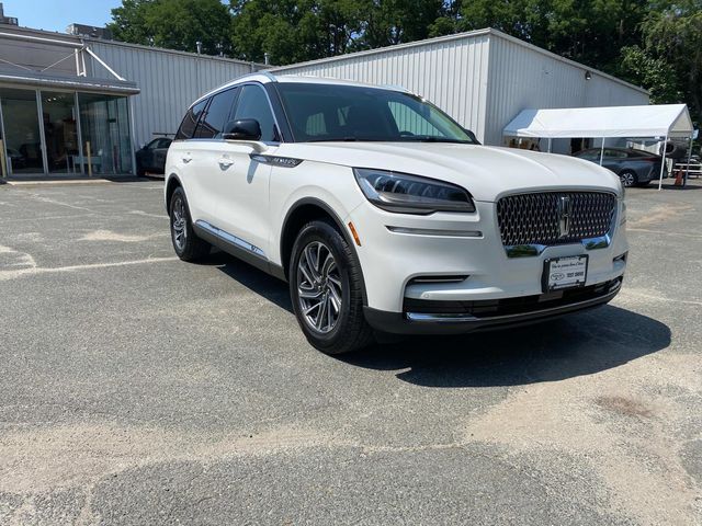 2022 Lincoln Aviator Standard photo 2