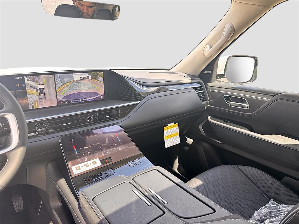 2026 Infiniti QX80 Luxe photo 22
