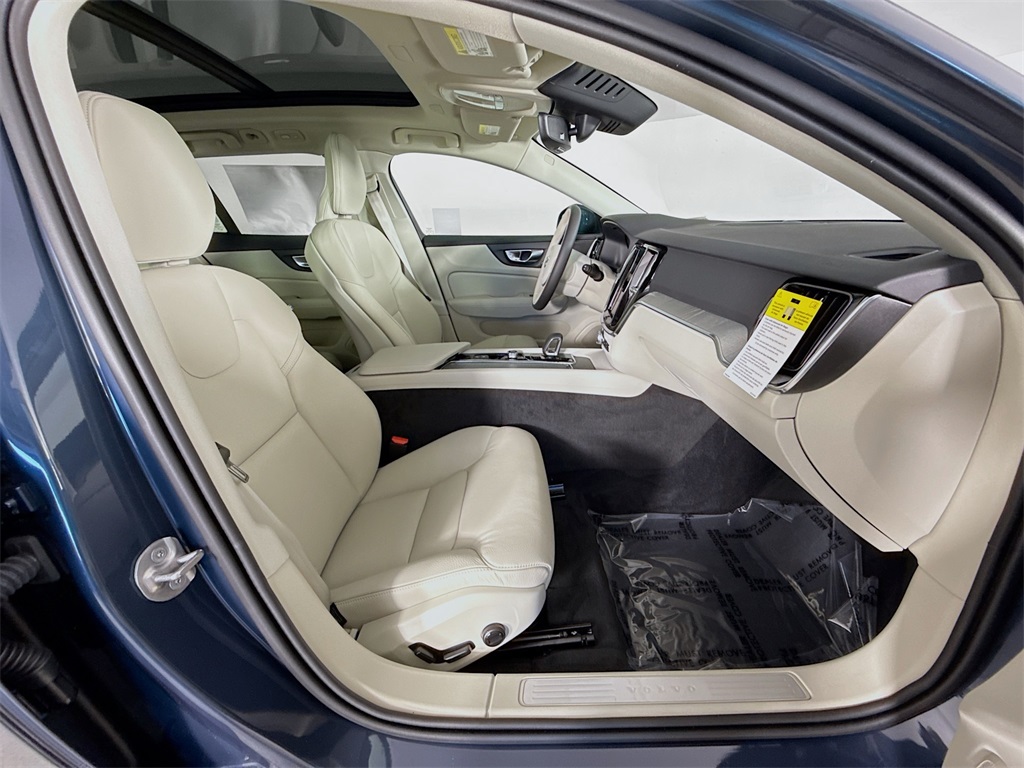 2026 Volvo V60 Cross Country B5 Plus photo 27