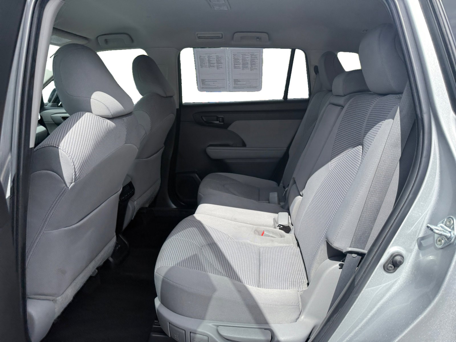 2022 Toyota Highlander LE photo 15