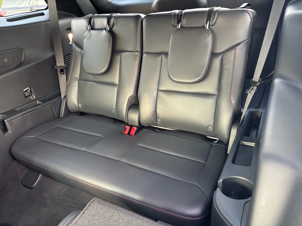 2025 Ford Explorer ST-Line photo 9