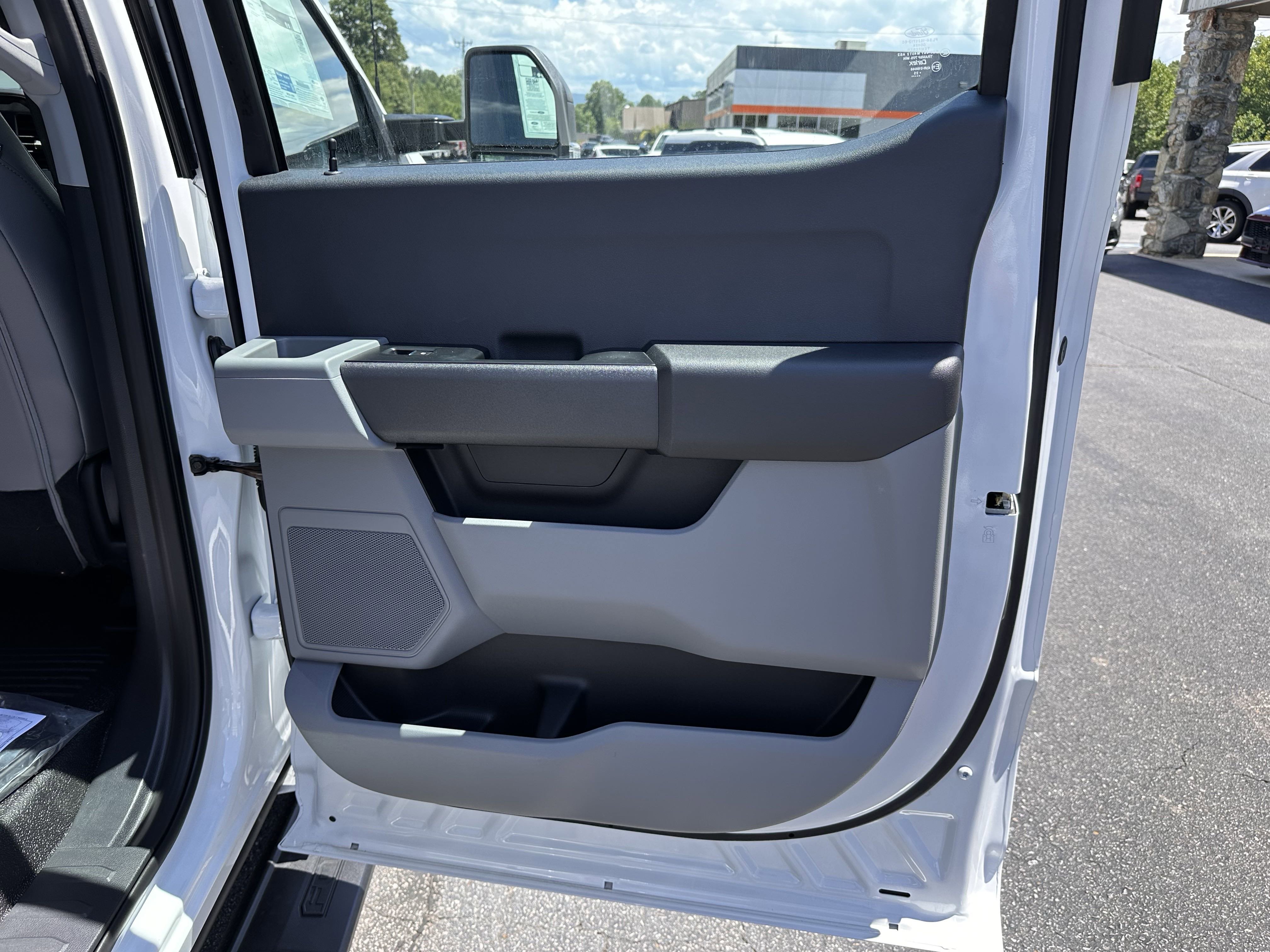 2025 Ford F-550 XL photo 7