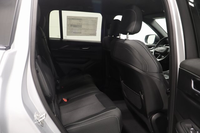 2025 Jeep Grand Cherokee Laredo photo 16