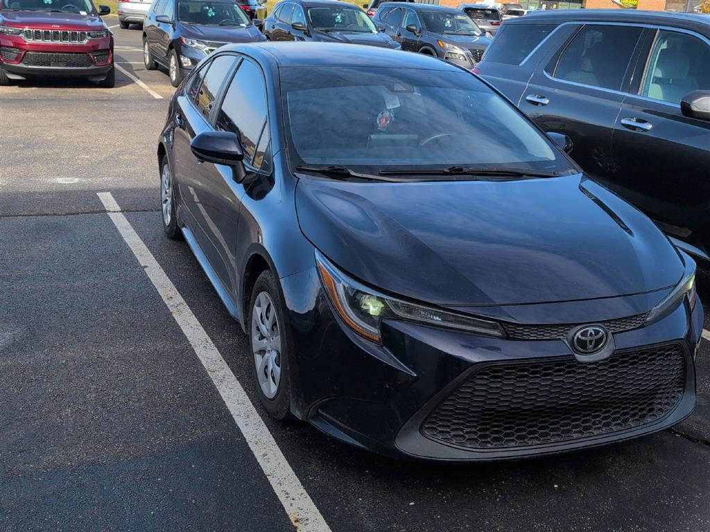 2021 Toyota Corolla LE photo 2