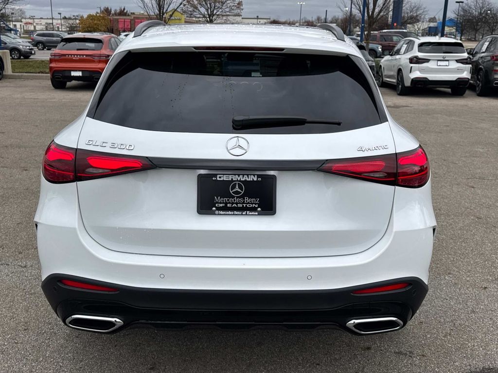 2026 Mercedes Benz GLC 300 4MATIC photo 4