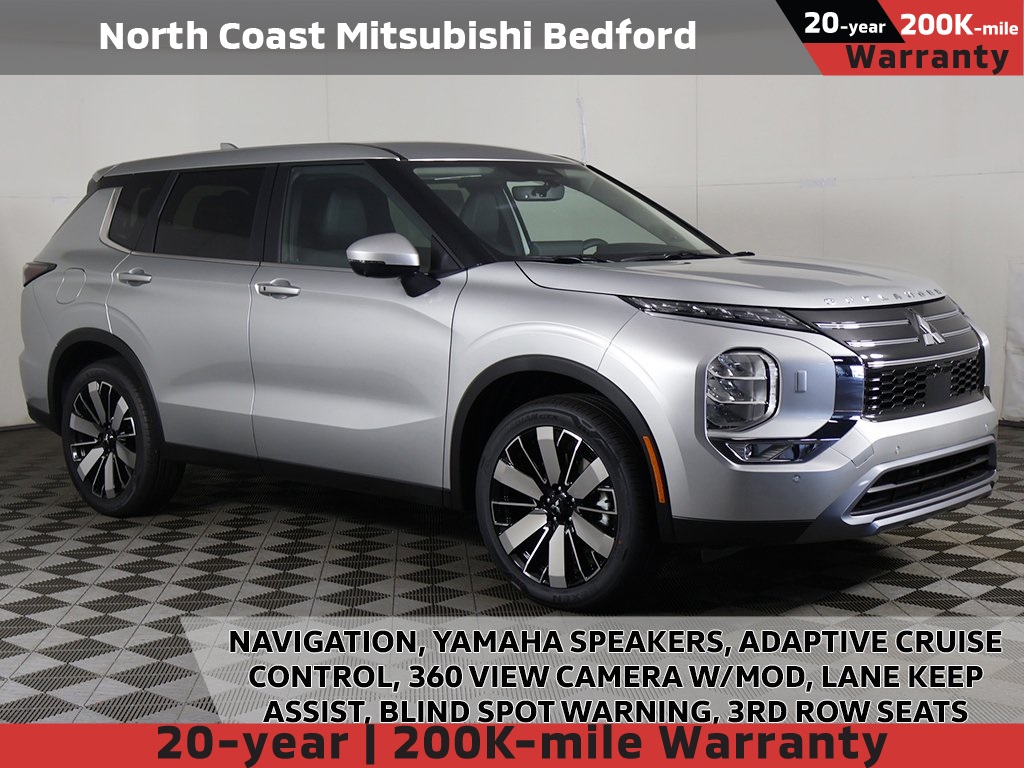 2025 Mitsubishi Outlander SE's photo