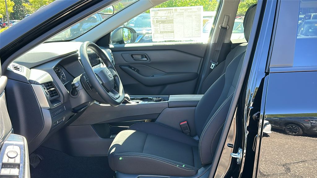 2026 Nissan Rogue S photo 10