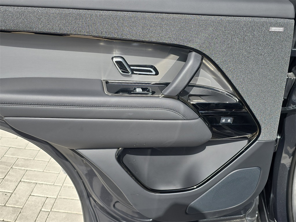 2024 Land Rover Range Rover Sport SE photo 9
